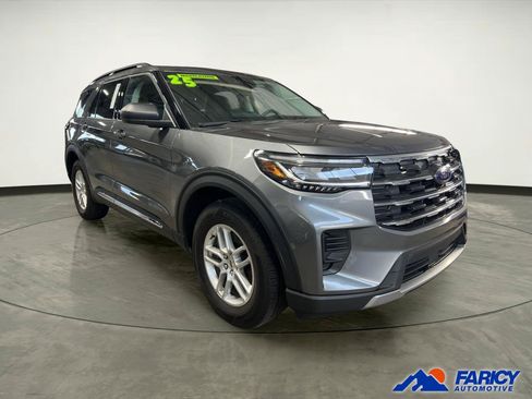 Used 2025 Ford Explorer Active AWD/4WD image 5