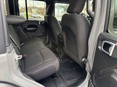 Used 2019 Jeep Wrangler Unlimited Sport S image 26