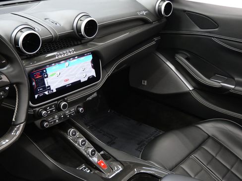 Used 2019 Ferrari Portofino RWD image 17