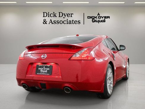 Used 2009 Nissan 370Z Touring RWD image 11
