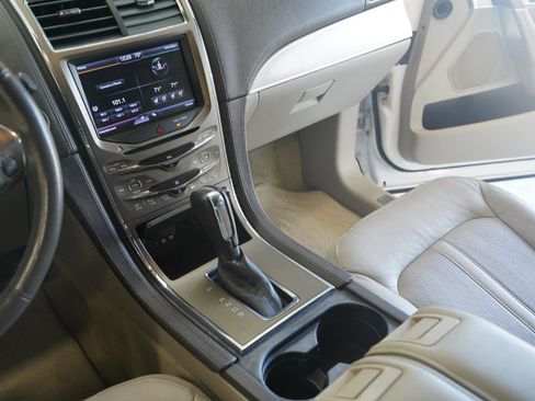 Used 2013 Lincoln MKX FWD image 18