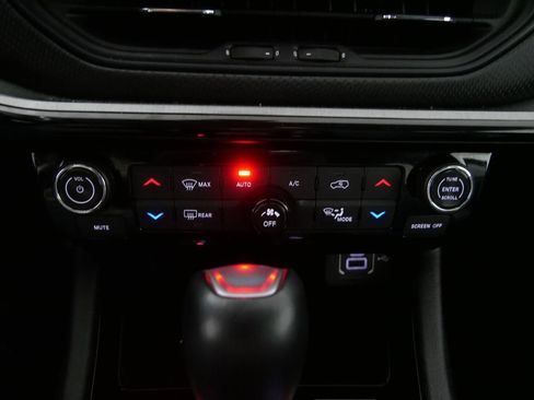 Used 2022 Jeep Compass Trailhawk w/ Trailhawk Convenience Group image 24