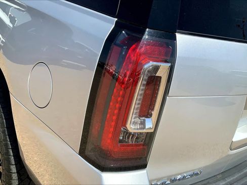 Used 2017 GMC Yukon SLT image 32