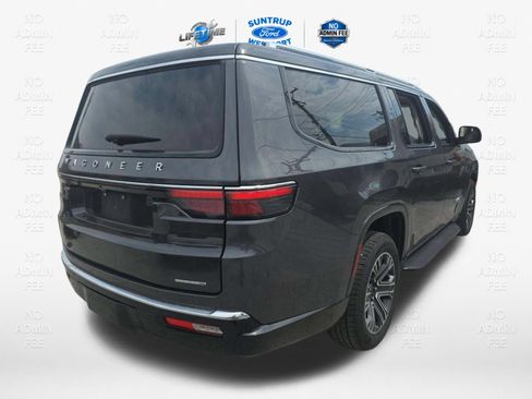Used 2024 Jeep Wagoneer L Series II RWD image 3