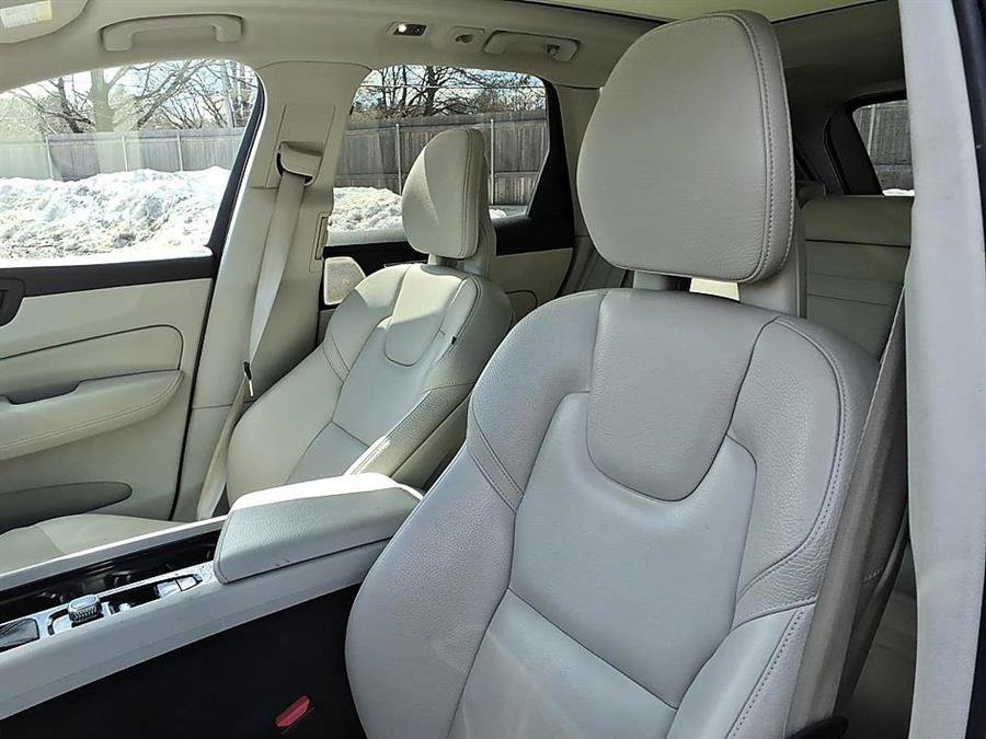 Used 2018 Volvo XC60 T6 Momentum w/ Convenience Package AWD/4WD image 17