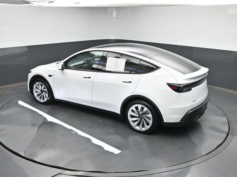 Used 2026 Tesla Model Y 2WD image 33
