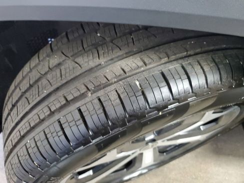 New 2025 Volkswagen Tiguan SE image 38