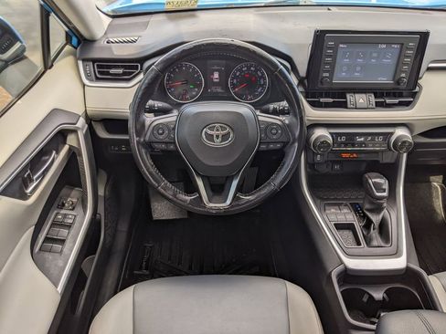 Used 2019 Toyota RAV4 XLE Premium image 16