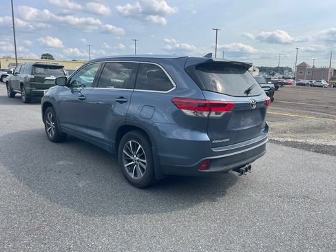 Used 2017 Toyota Highlander XLE AWD/4WD image 3