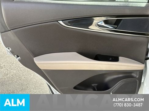 Used 2023 Lincoln Nautilus Reserve image 27