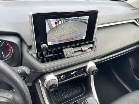 Used 2025 Toyota RAV4 XLE image 18