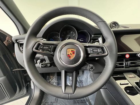Used 2026 Porsche Macan AWD/4WD image 7