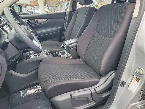 Used 2020 Nissan Rogue Sport S image 8