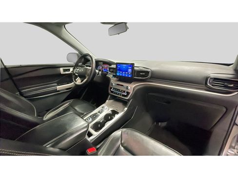 Used 2021 Ford Explorer XLT w/ Equipment Group 202A AWD/4WD image 19