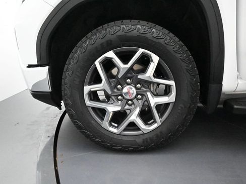Used 2023 GMC Sierra 1500 SLT w/ SLT Premium Package AWD/4WD image 8