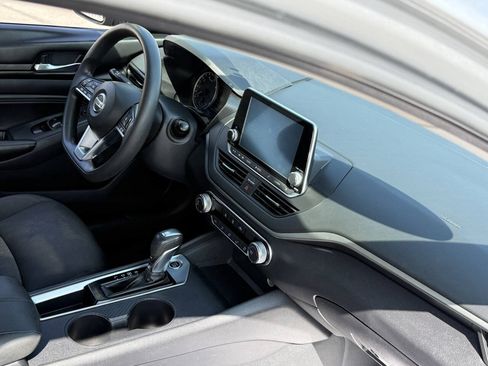 Used 2020 Nissan Altima 2.5 S FWD image 11