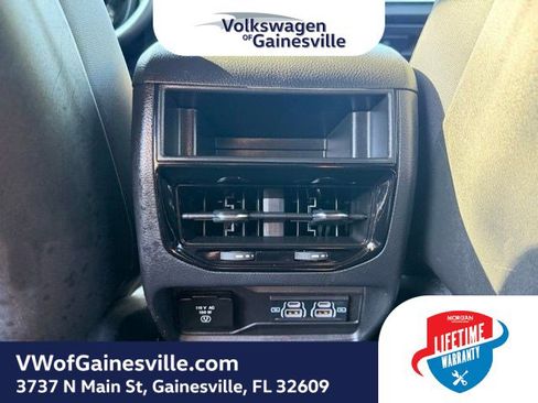 Used 2024 Jeep Grand Cherokee Altitude RWD image 12