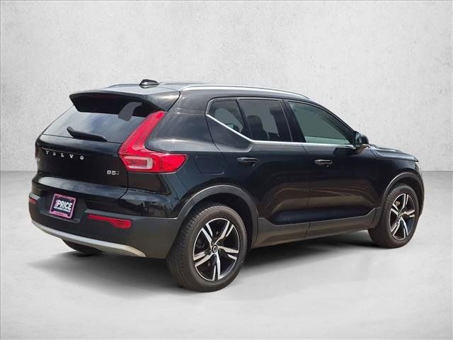 Used 2023 Volvo XC40 B5 Plus w/ Driver Assist Package AWD/4WD image 5