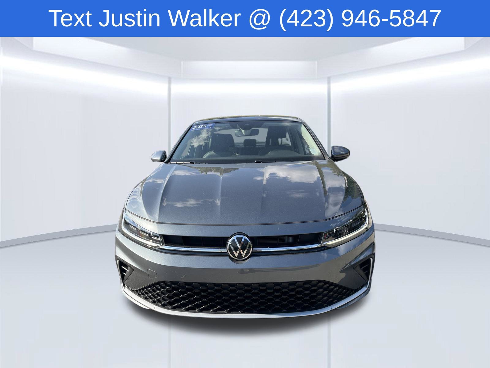 Certified 2025 Volkswagen Jetta SE FWD image 2