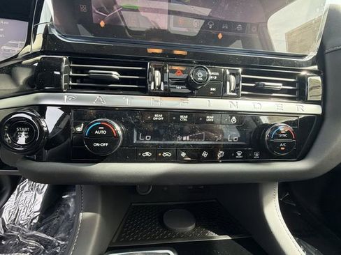 New 2026 Nissan Pathfinder SL w/ SL Premium Package AWD/4WD image 18