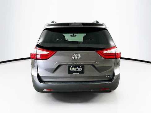 Used 2016 Toyota Sienna LE image 7