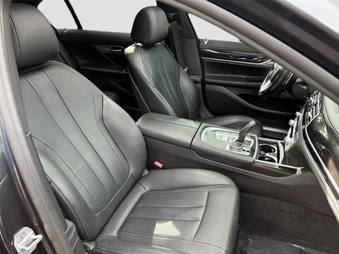 Used 2019 BMW 740e xDrive w/ M Sport Package AWD/4WD image 30