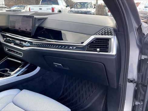 Used 2025 BMW X7 xDrive40i w/ Executive Package image 36