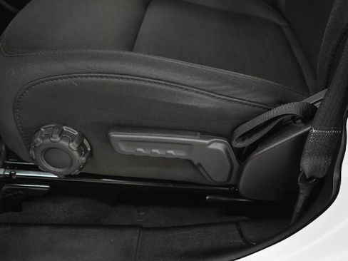 Used 2019 Jeep Wrangler Unlimited Sahara w/ Uconnect 4C Nav & Sound Group AWD/4WD image 22