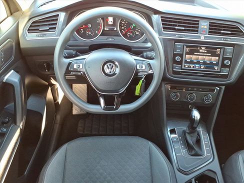 Used 2020 Volkswagen Tiguan S image 17