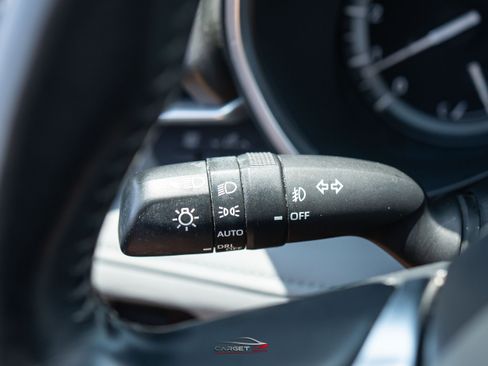 Used 2021 Toyota Highlander XLE AWD/4WD image 28