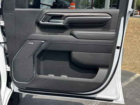 Used 2024 Chevrolet Silverado 2500 LTZ w/ LTZ Convenience Package image 15