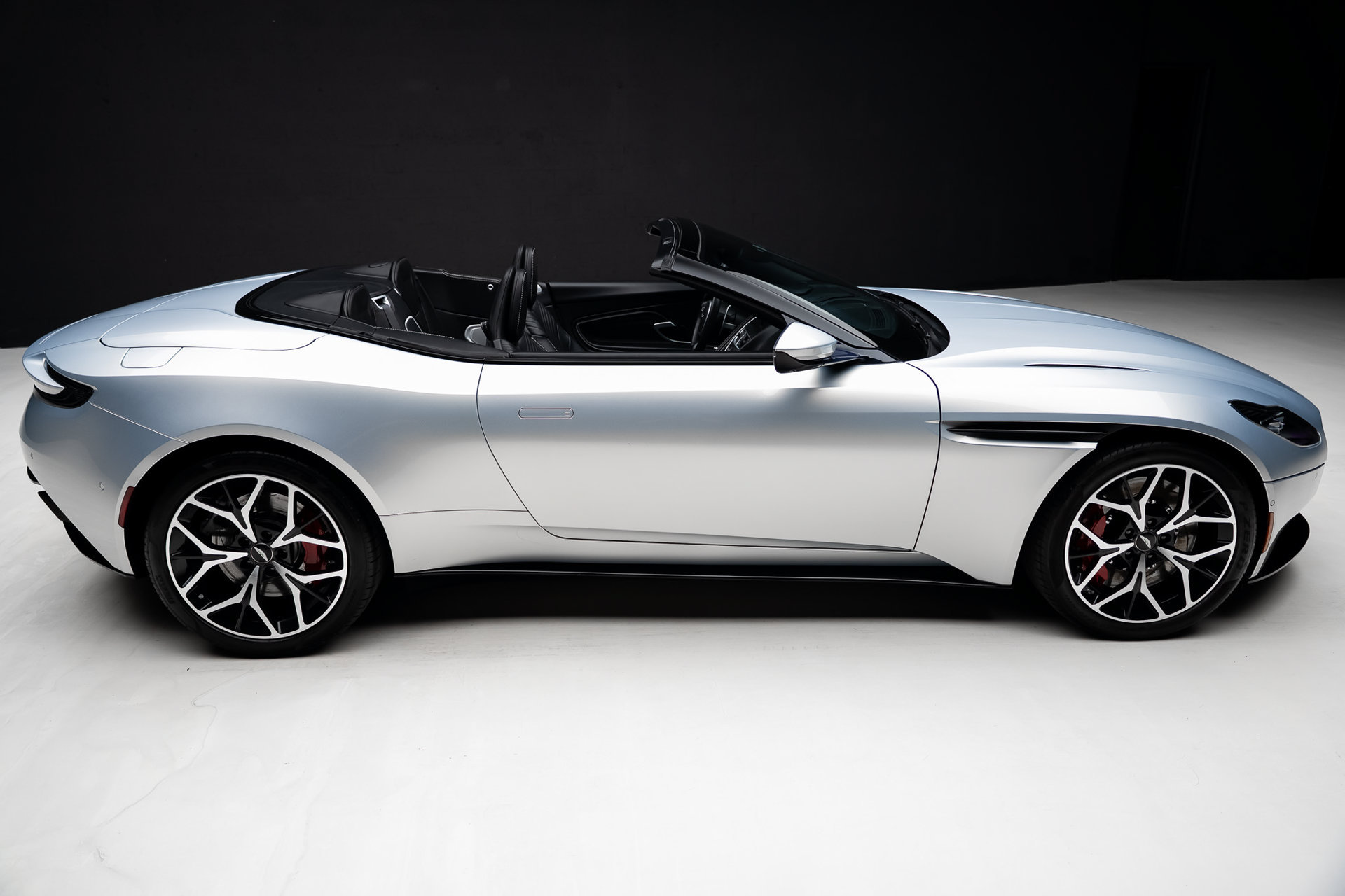 Used 2019 Aston Martin DB11 Volante RWD image 35