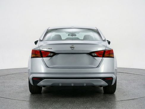Used 2025 Nissan Altima 2.5 SV image 7