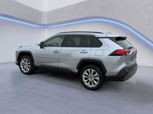 Used 2019 Toyota RAV4 Limited FWD image 5