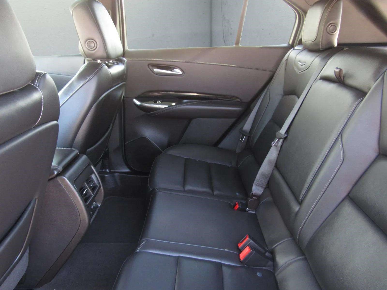 Used 2024 Cadillac XT4 Luxury w/ Cold Weather Package FWD image 12