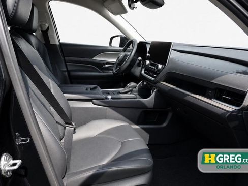 Used 2025 Toyota Grand Highlander AWD image 15