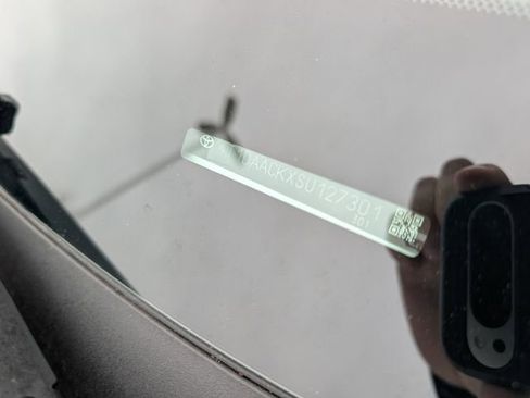 Used 2025 Toyota Camry SE image 37