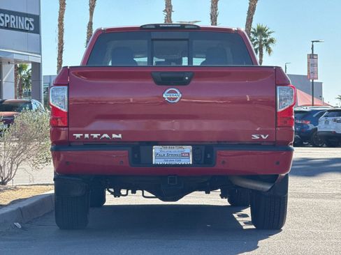 Used 2021 Nissan Titan SV w/ SV Convenience Package image 4