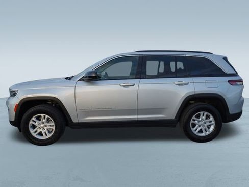 Used 2025 Jeep Grand Cherokee Laredo w/ Luxury Tech Group I image 4