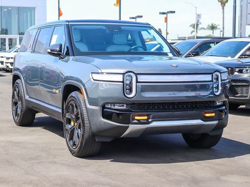 Used 2023 Rivian R1S Launch Edition AWD/4WD image 3