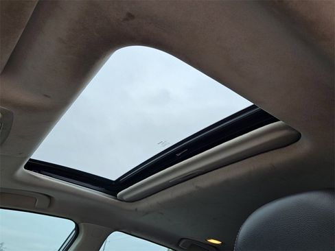 Used 2017 Nissan Altima 2.5 SL w/ Moonroof Package image 16