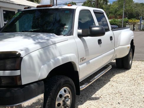 Used 2005 Chevrolet Silverado 3500 LS w/ Heavy-Duty Power Package AWD/4WD image 4