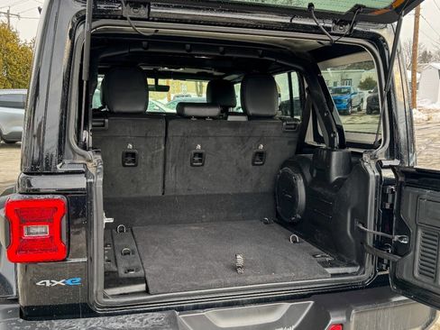 Used 2023 Jeep Wrangler Unlimited Sahara w/ Dual Top Group image 19