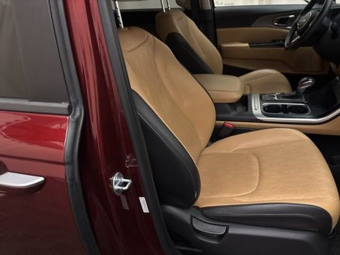 Certified 2024 Kia Carnival LX FWD image 22