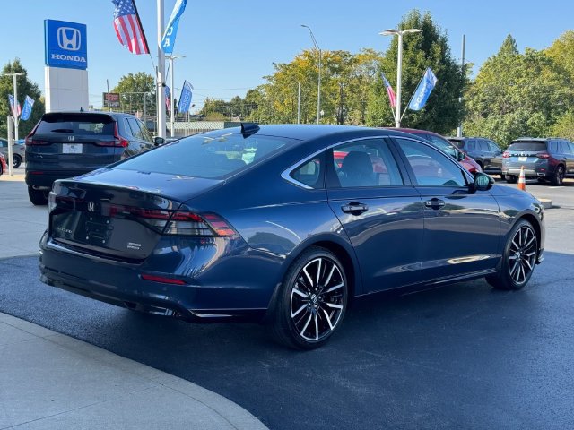 Used 2025 Honda Accord Touring image 3