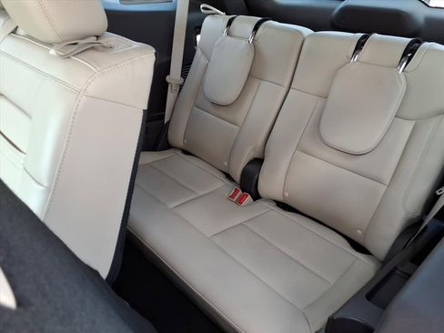 Used 2020 Ford Explorer Platinum w/ Premium Technology Package AWD/4WD image 17
