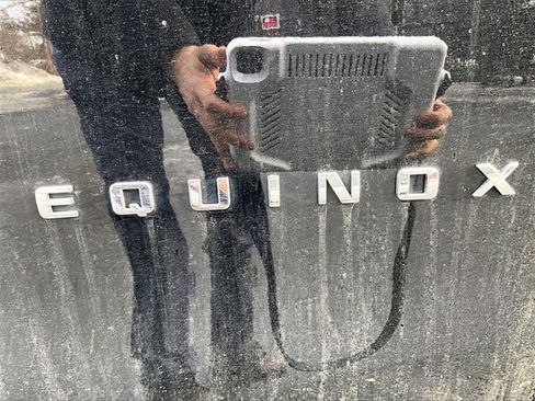 Used 2023 Chevrolet Equinox LT w/ Driver Convenience Package image 8