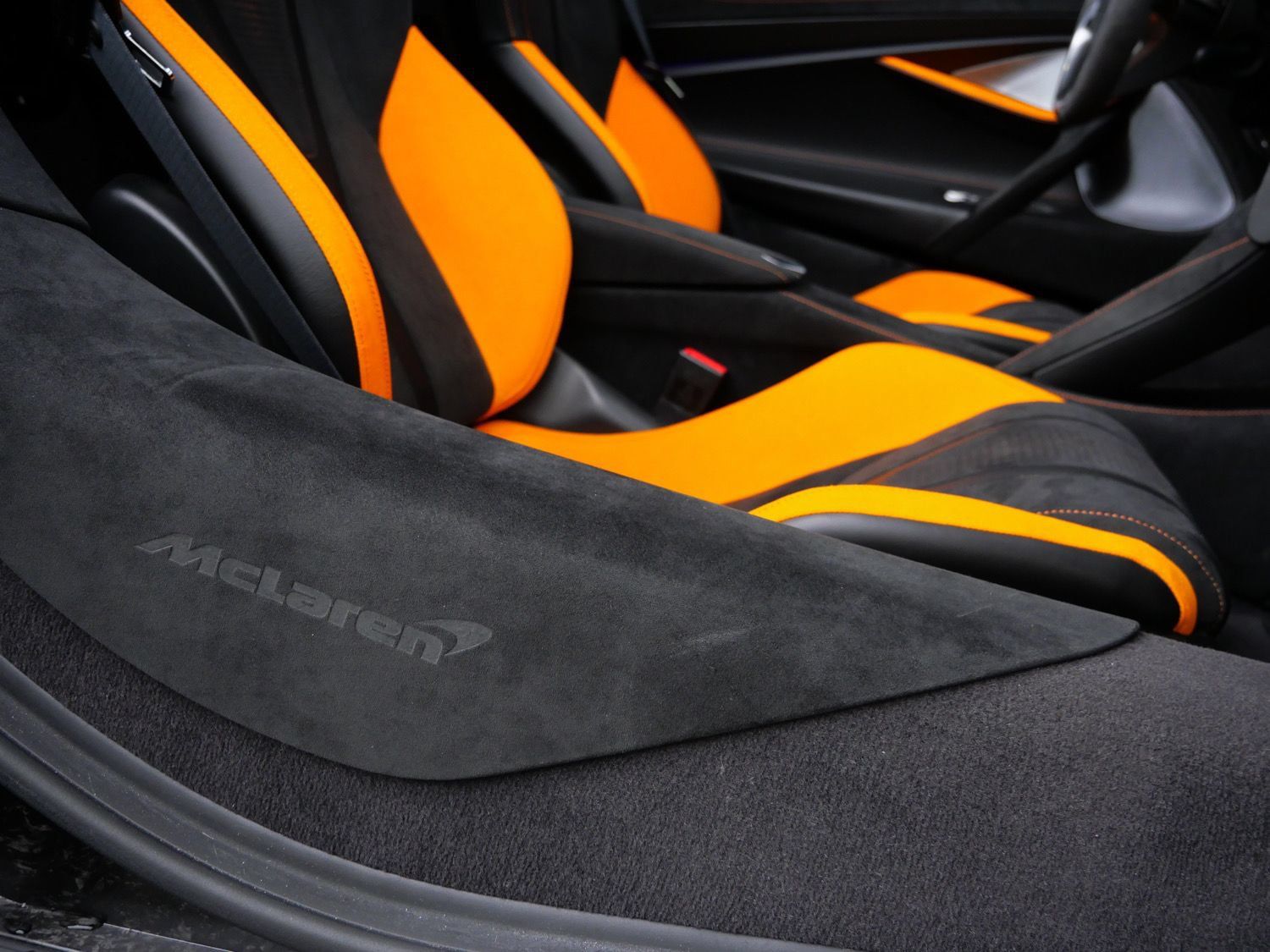 Used 2024 McLaren 750S Spider RWD image 31