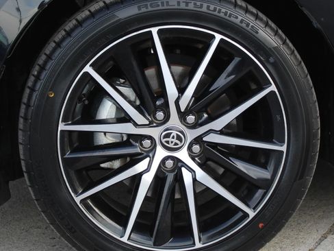 Used 2023 Toyota Camry SE image 9