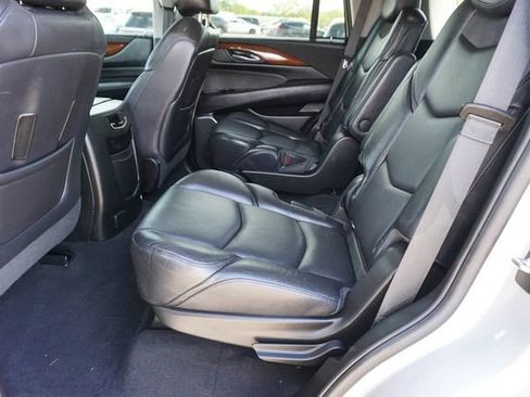 Used 2018 Cadillac Escalade Luxury AWD/4WD image 20